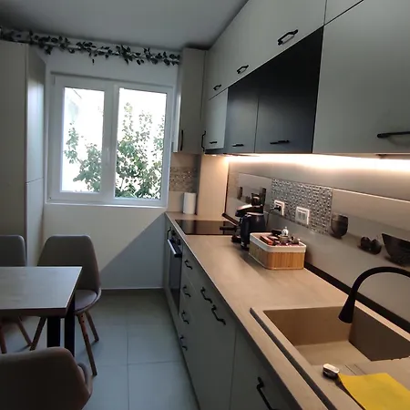 Modern Metrou Titan - Minis Бухарест