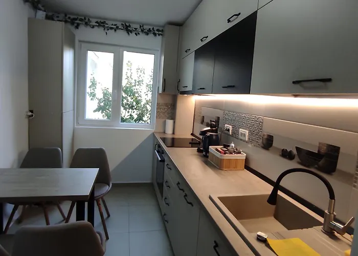 Modern Metrou Titan - Minis Бухарест