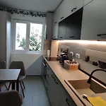 Modern Metrou Titan - Minis Бухарест