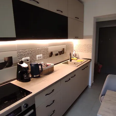 Modern Metrou Titan - Minis Lägenhet